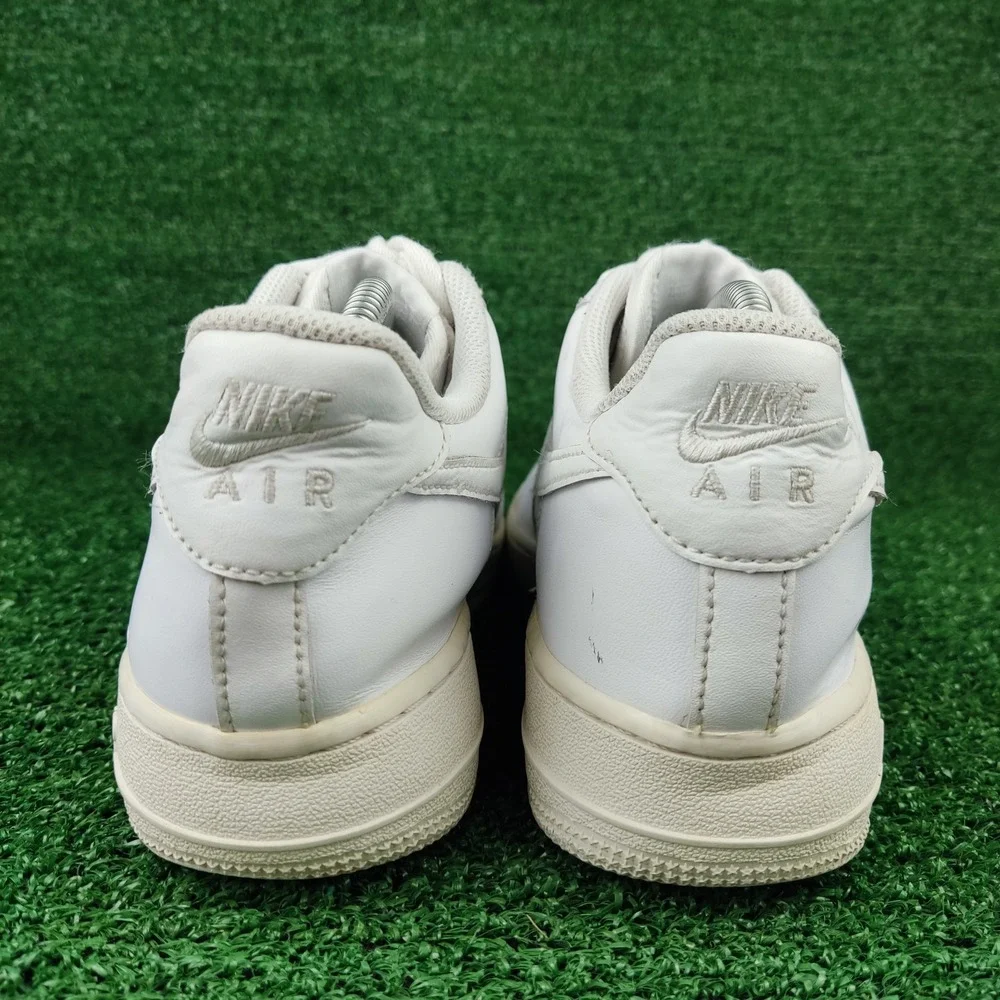 Nike Sneakers Women 10 White Air Force 1 07 Low Top DD8959-100 Leather Athletic